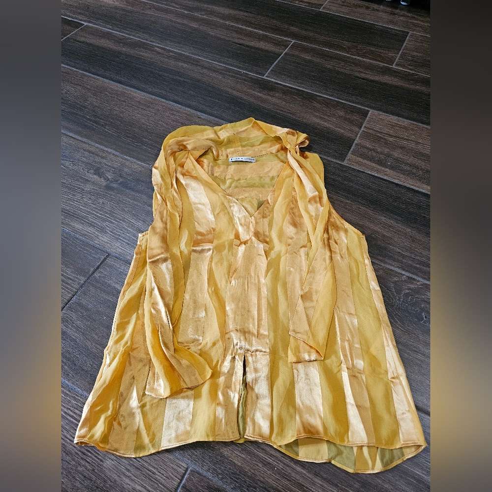 ALICE + OLIVE SILK YELLOW GOLD Bow TIE TOP SZ Small